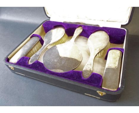 Walker & Hall silver dressing set in original case, comprising four brushes, mirror and comb, various dates, one brush not Wa