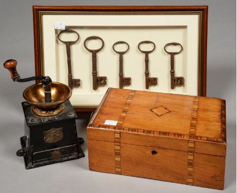 A VICTORIAN CAST IRON AND BRASS COFFEE MILL BY J AND J SIDDONS, WITH DRAWER, CRANK AND LIGNUM VITAE KNOB, 16CM H, A GROUP OF 