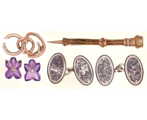 SEVERAL GOLD ARTICLES, 1.8G, A PAIR OF CARVED AMETHYST FLOWER EARRINGS ON GOLD POSTS, A PAIR OF ENGRAVED SILVER CUFFLINKS AND