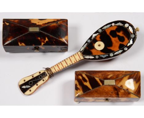TWO MINIATURE VICTORIAN TORTOISESHELL BOXES WITH WIRE STRINGING, 6.5CM L AND A TORTOISESHELL BONE AND MOTHER OF PEARL MODEL O