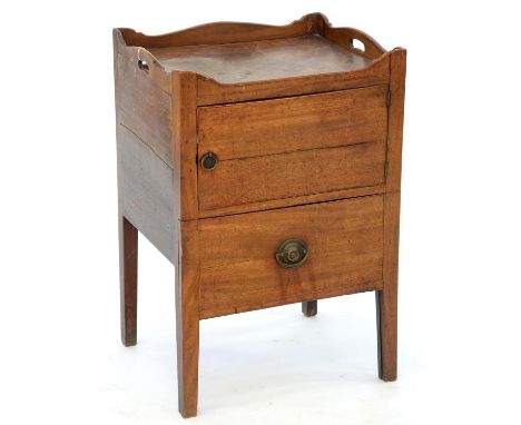 A GEORGE IV MAHOGANY TRAY TOP COMMODE, 76CM H; 43 X 51CM  Horizontal shrinkage crack to door and sides, top heavily marked an