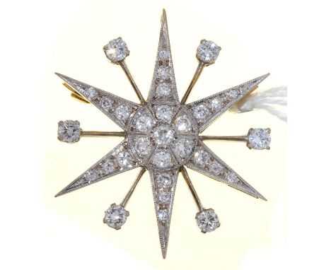 A DIAMOND STAR BROOCH IN VICTORIAN STYLE, IN TWO COLOUR GOLD, WITH 18CT GOLD BROOCH FITTING, 32 MM W, MARKED 750, 9G  LIGHT W
