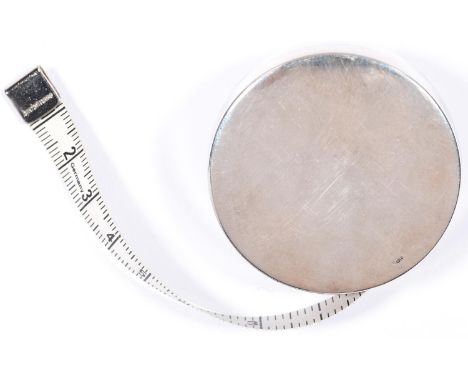 AN ELIZABETH II SILVER TAPE MEASURE, 5CM DIAM, MAKER D &amp; PB, BIRMINGHAM 1999  Working order and good condition, light pol