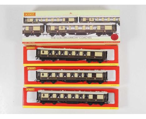 A HORNBY R4196 OO gauge 'The Golden Arrow' add-on triple Pullman car pack - VG/E in VG box