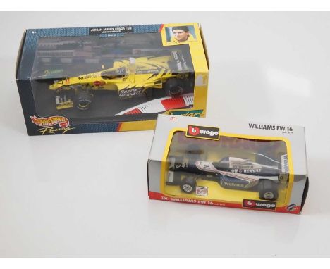 A pair of diecast 1:18 and 1:24 Formula 1 racing cars by HOTWHEELS and BBURAGO - VG in G/VG boxes (2)