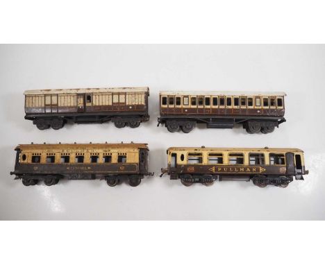 A group of O gauge coaches comprising a pair of MARKLIN LNWR bogie coaches together with a pair of HORNBY Pullmans - F (unbox