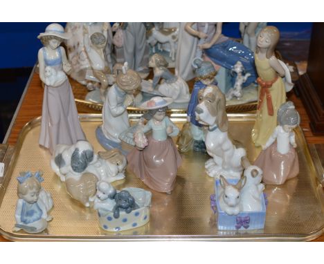 TRAY WITH VARIOUS FIGURINE ORNAMENTS, LLADRO &amp; NAO     