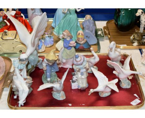 TRAY WITH VARIOUS LLADRO &amp; NAO FIGURINE ORNAMENTS &amp; BIRD ORNAMENTS     