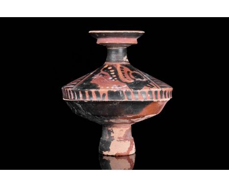 Circa 340-325 BCAn Apulian red-figure ceramic lekanis; red-figure lid with two female profile heads between palmettes and sty