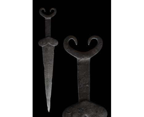 Circa 500-400 BCA finely decorated Iron Acinaces-type sword with pointed, elongated triangular blade, B-shaped guard, rectang