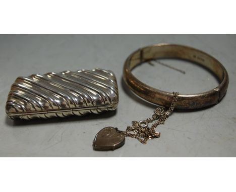 A modern silver pocket snuff-box, of rectangular form, having gilt washed interior, by S J Rose & Sons, Birmingham 1972; toge