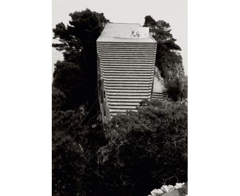 Günther Förg.  (1952 Füssen - 2013 Freiburg im Breisgau). Villa Malaparte, Capri. 1995. Silbergelatine auf Photopapier. 27,5 