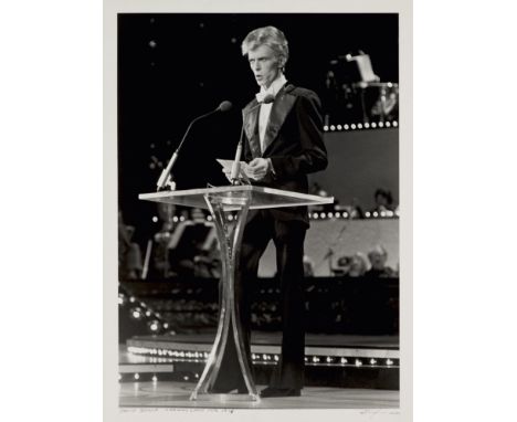 Bob Gruen.  (1945 New York). David Bowie - Grammy Show NYC 1975. 1983. Silbergelatineabzug auf Photopapier. 35,5 x 28 cm. Sig