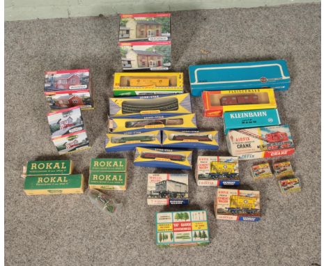 A good collection of boxed model railway accessories to include Hornby Skaledale models, Rokal, Airfix, Lone Star, Fleischman