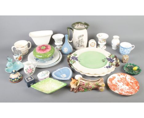 A tray of named ceramic to include Wedgwood, Carlton Ware, Royal Doulton, Hornsea, Aynsley, etc.