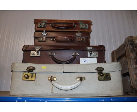 A quantity of various vintage cases