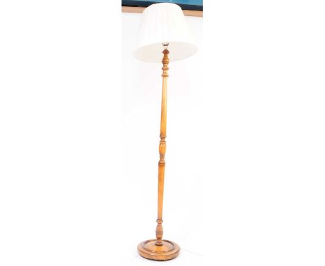 Early 20th century circa 1920s mahogany standard standing lamp light. Light fixing to top, turned central column on a circula