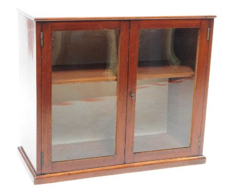 A small 20th Century mahogany display cabinet having twin glass doors to front with removable shelf to the interior.55x65x30c