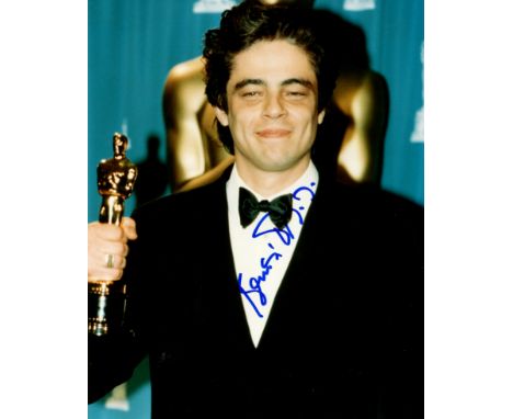 DEL TORO BENICIO: (1967-&nbsp;&nbsp;&nbsp;&nbsp; ) Puerto Rican actor, Academy Award winner. Signed colour 8 x 10 photograph 