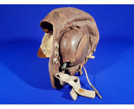 WORLD WAR 2 ROYAL AIR FORCE MK2 FLYING HELMET   ESTIMATE: £100-£200