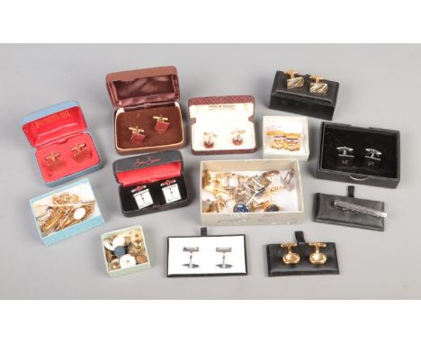 A quantity of Gent's accessories, to include cufflinks, tie pins and button studs.  