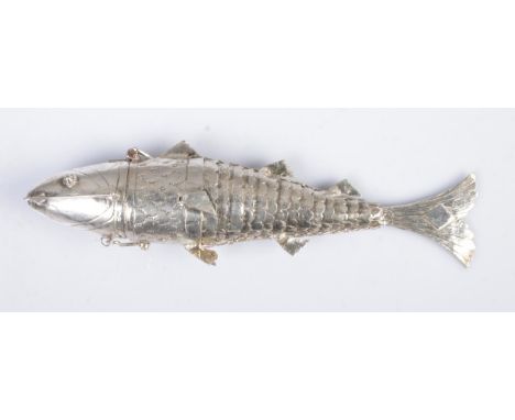 A continental silver snuff box in the form of an articulated fish. Approx. length 12cm, 37.1g. Tests as silver.  