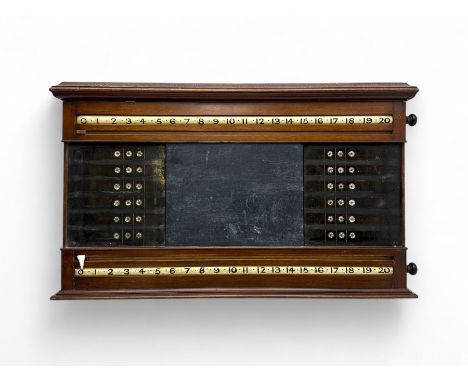 Early 20th century mahogany billiard scorer, with twin exposed revolving number rollers numbered 0 to 100, flanking a central