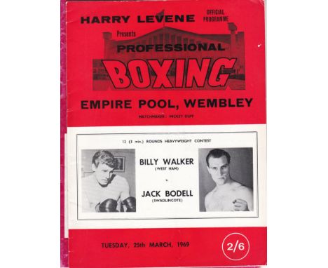 BOXING PROGRAMMES WITH TICKETS      Ten programmes and tickets for fights from the 1960's onwards including Tony Sibson v. Dw
