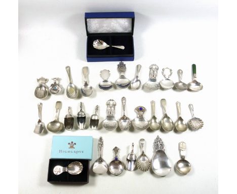 Collection of silver plated caddy spoons including from Buckingham Palace and Highgrove, both boxed, and 28 other spoons, var