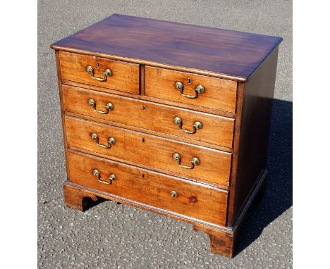 Small George III mahogany chest with a rectangular moulded top and 2 short and 3 graduated long drawers, on bracket feet, 81.