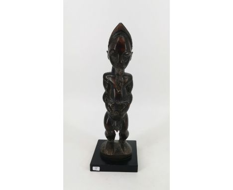 AHNENFIGUR / KULTFIGUR der Senufo: "Stehender männlicher Akt". Männlicher Akt mit charakteristischer Frisur, Narbendekor und 
