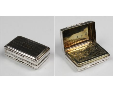 A William IV silver vinaigrette Edward Smith, Birmingham 1831, rounded rectangular form with engine turned decoration, the gi