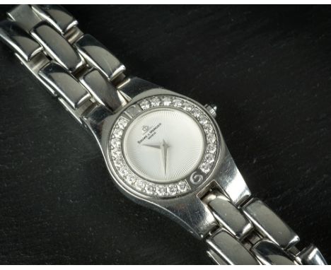 A Baume & Mercier ladies stainless steel & diamond Linea Quartz wrist watch c.2003, #3286125, the silver sunray dial with dau