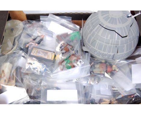 Mixed lot of various loose Star Wars Figures, Vehicles, Aircraft, and playsets, mixed examples to include 1990s Hasbro Power 