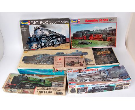 6 assorted Locomotive and Traction Engine related plastic kit group, contents sold as seen, examples to include Revell 1/87th