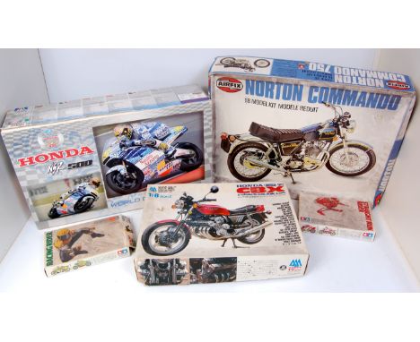 5 assorted Motorcycle and Motorcycle rider plastic kits, all appear as issued, some boxes with damage, examples to include Ai
