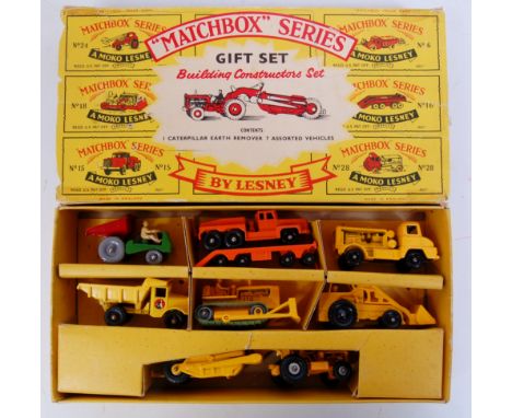 Matchbox Regular Wheels Gift Set 3, Building Constructors Gift Set containing (1) Major Pack M1 Caterpillar Earth Scraper, No