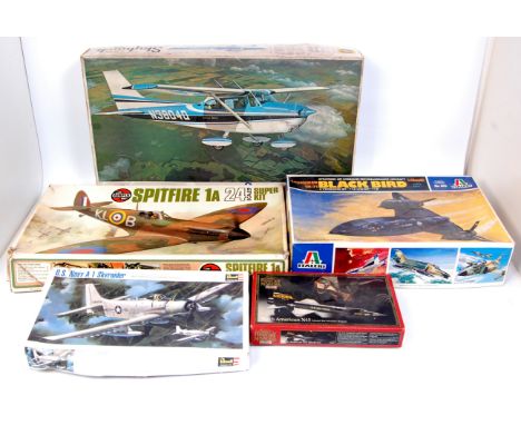 9 assorted military aircraft and vehicle plastic kit group, mixed manufacturers to include Airfix, Dragon, Nichimo and others