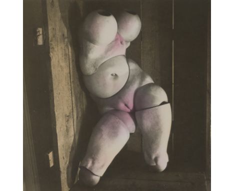 HANS BELLMER (1902-1975)Sans titre 1949Tirage argentique d'époque colorié à l'amilineTirage utilisé par Hans Bellmer pour ill