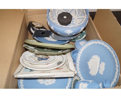 Good collection of Wedgwood jasperware to include cabinet plates, mantel clock etc