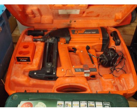 An Spit Pulsa 700p cordless spit gun and a Bosch sander 