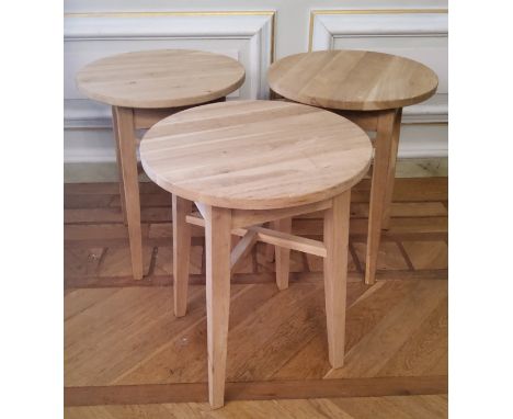 A set of three circular light oak pub/tavern tables, dia 61cm x height 66cm 