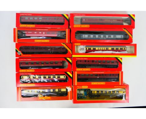 Hornby - Triang - A rake of 12 Oo gauge passenger coaches. Lot includes Hornby R4082 Virgin Mk3 1st Buffet Car; R439 BR Coach