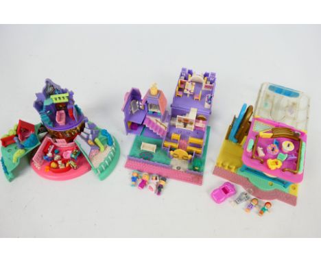 Polly Pocket - Bluebird - Three unboxed vintage 1990's 'Polly Pocket' playsets. Lot includes a 1996 Disney 101 Dalmatians Pup