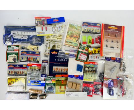 Bachmann - Gilbow - Model Scene - Others - A large collection of mainly carded / sealed HO/OO gauge scenic accessories. Lot i