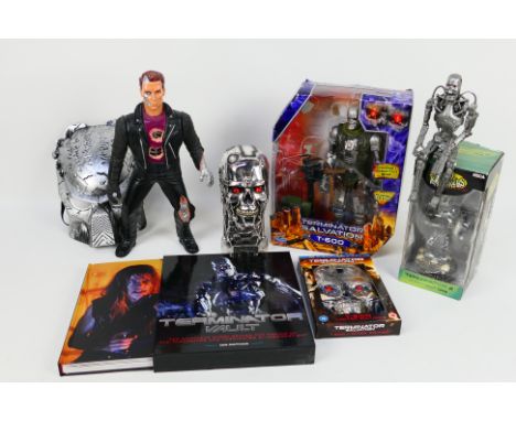 Neca - Playmates - Kenner - Terminator - A collection of Terminator items including boxed T-600 figure, 15 cm Kenner figure, 