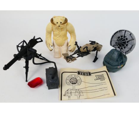 Star Wars - Kenner - Four vintage Star Wars action figure related items. Lot includes Wompa (Lucas Films 1981); a Star Wars R