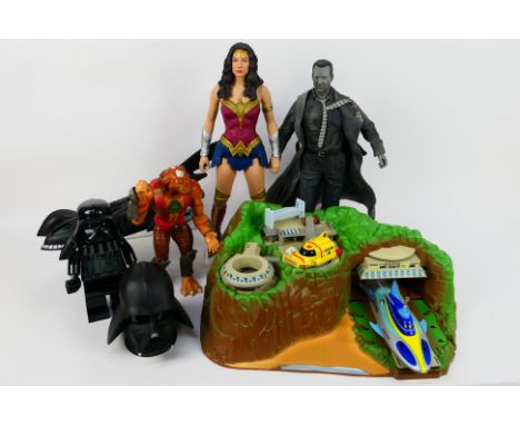 Neca - Carlton - Kenner -  Other - A mixed collection of unboxed toys, action figures and novelty items. Lot includes a Neca 