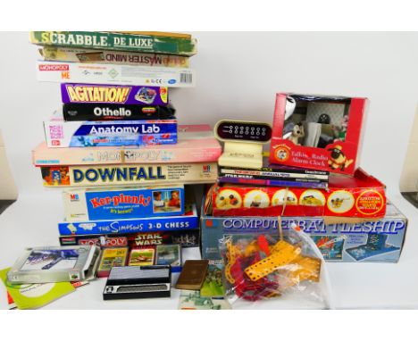 MB Games - Waddingtons - Others - A collection of predominately vintage board and electronic games, a boxed Meccano Super Hig