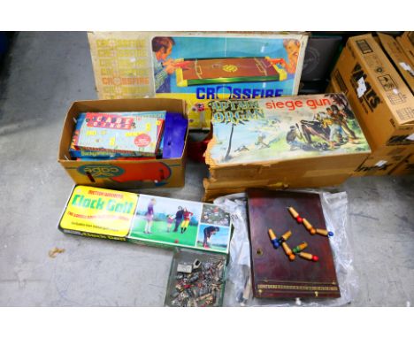 Ideal - Mettoy - Waddingtons - Others - A conglomeration of vintage board games, toys, and Britains figures including Mettoy 